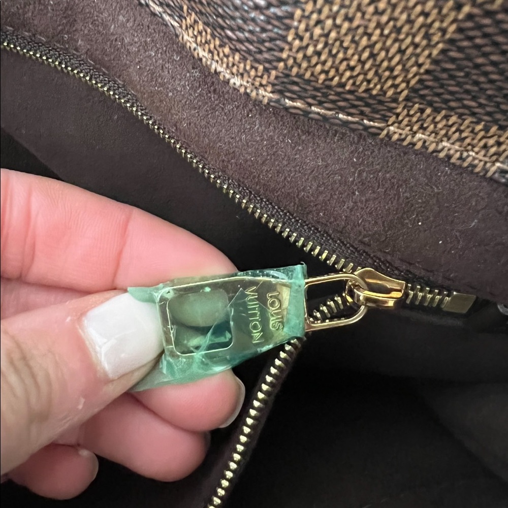 Louis Vuitton Bag - Picture 8 of 9